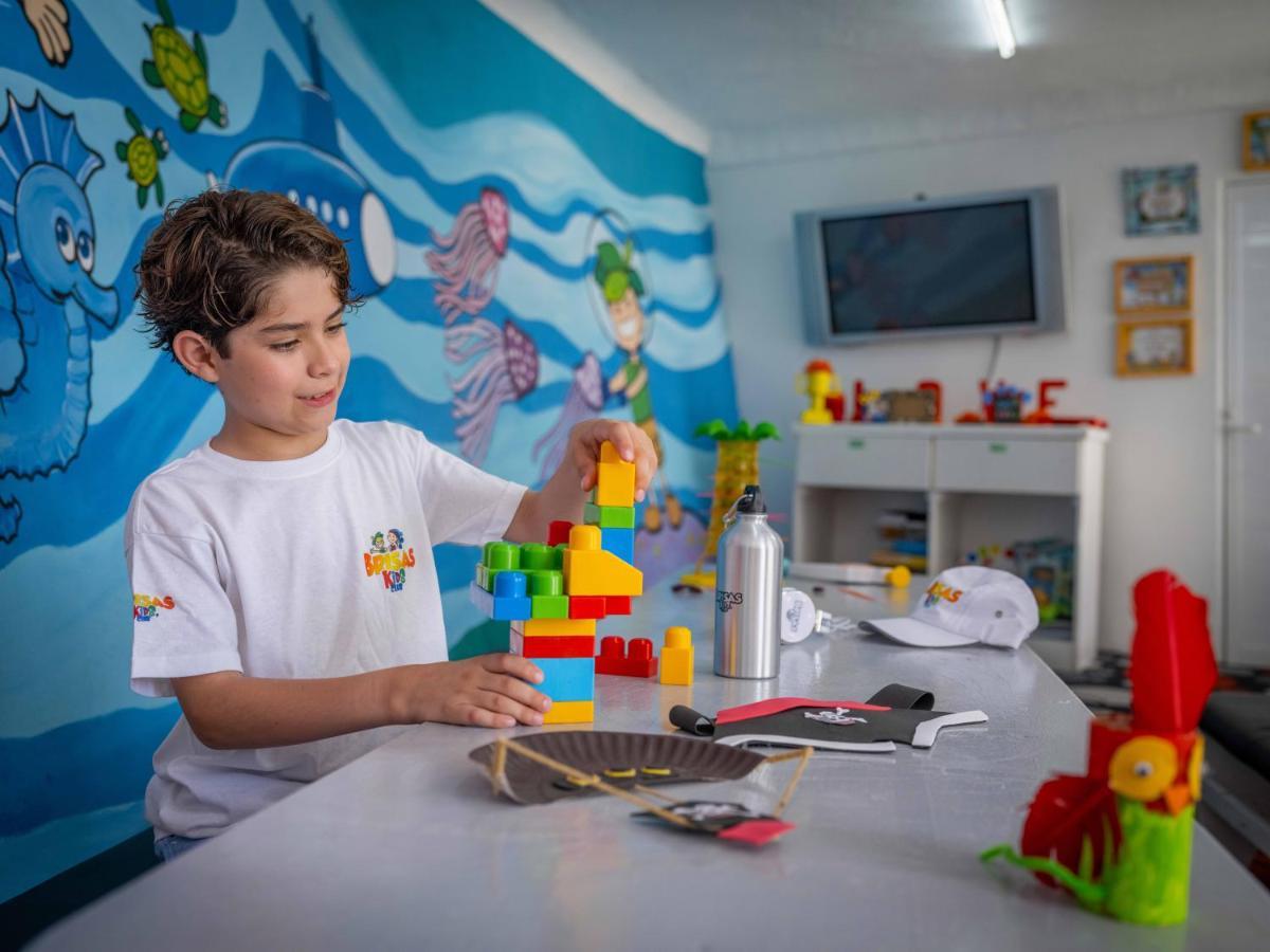 Las Hadas By Brisas Manzanillo Extérieur photo Child playing with a toy