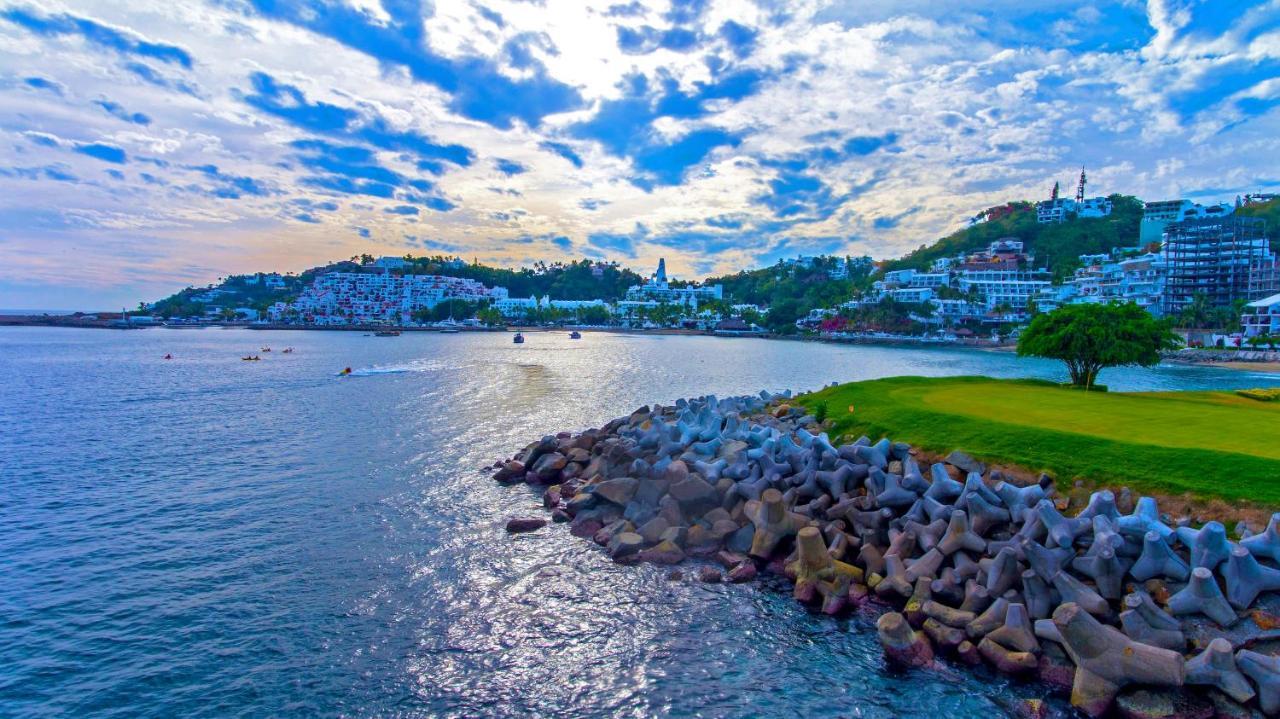Las Hadas By Brisas Manzanillo Extérieur photo View of the town from the ferry