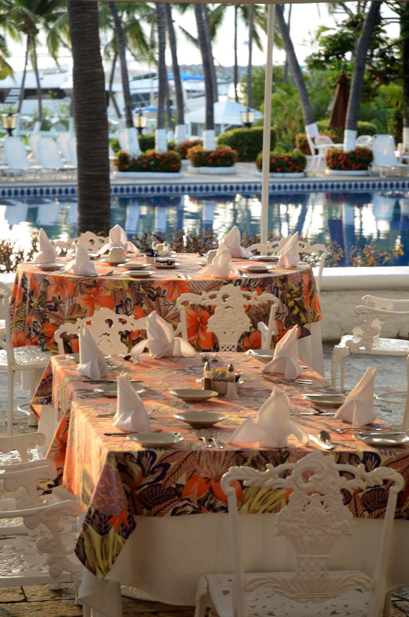 Las Hadas By Brisas Manzanillo Extérieur photo A table set for fine dining