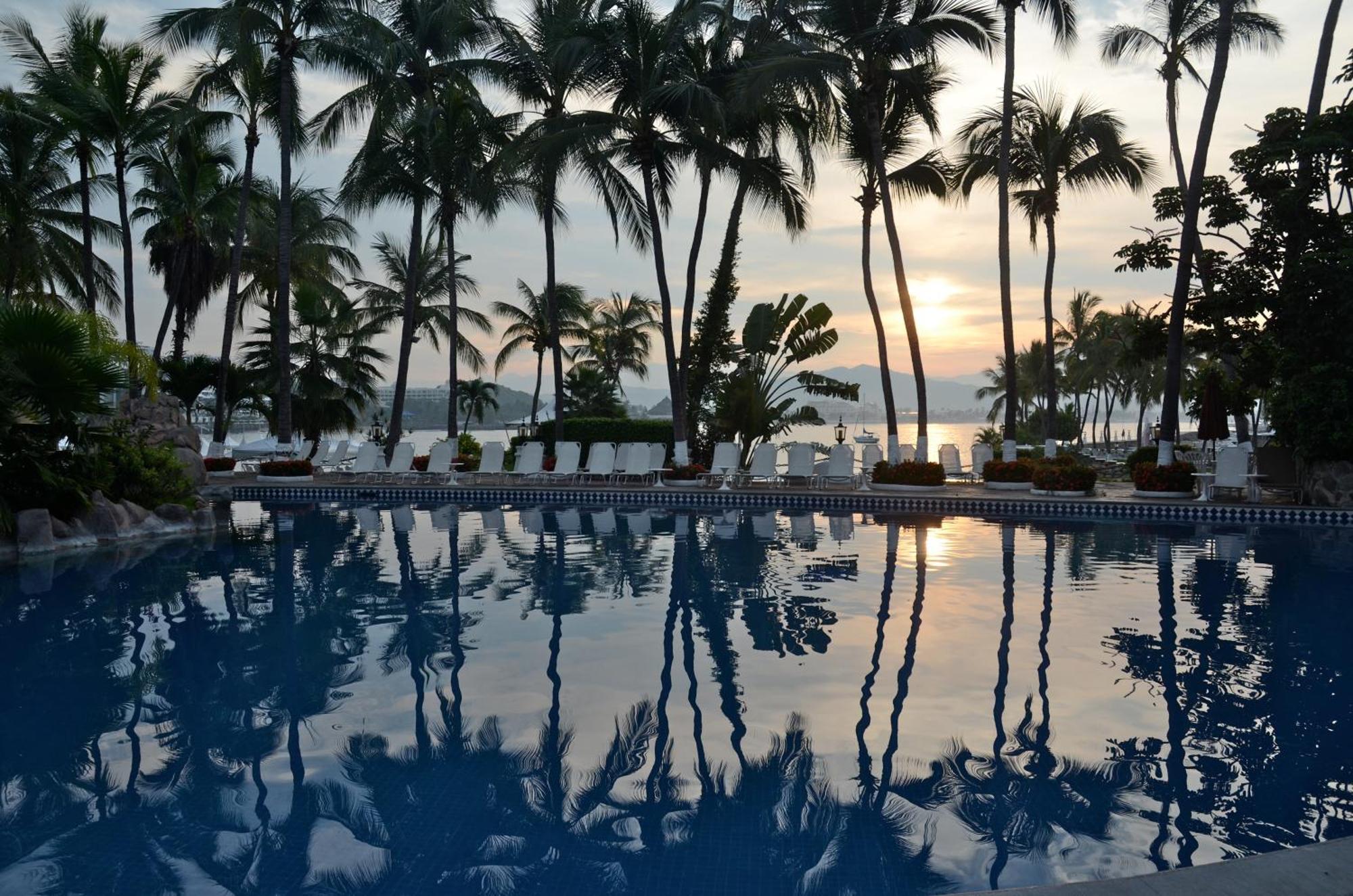 Las Hadas By Brisas Manzanillo Extérieur photo Sunset at the InterContinental Resort