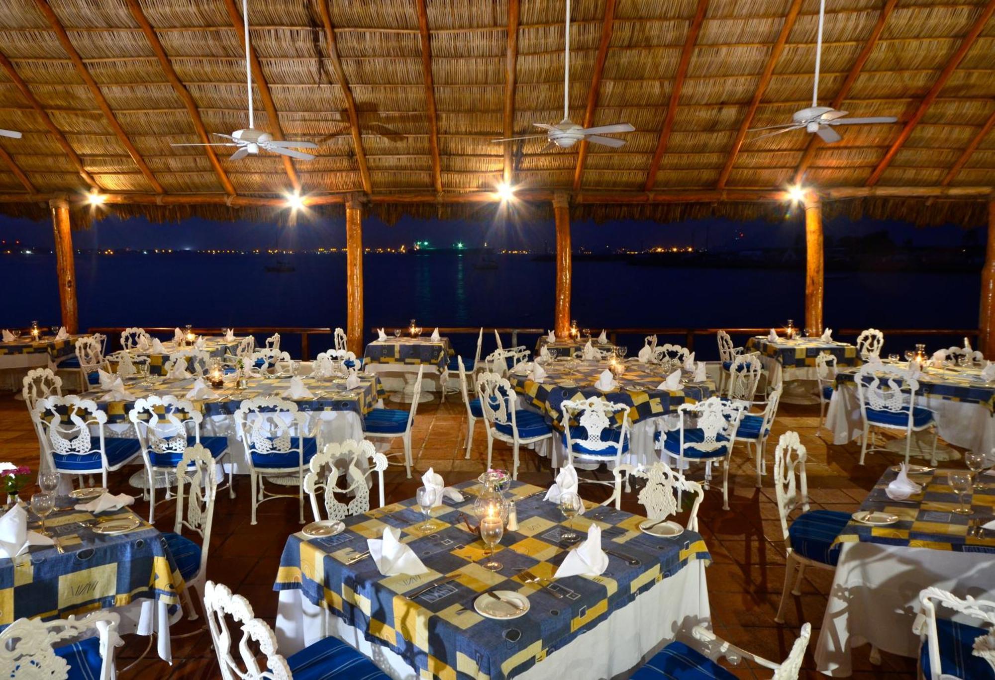Las Hadas By Brisas Manzanillo Extérieur photo The restaurant at the resort